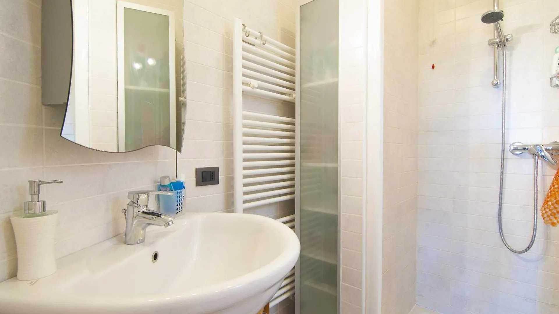 Dimora Gu -Terrazza, Vista Lago, 100M Da Spiaggia Bardolino Apartman